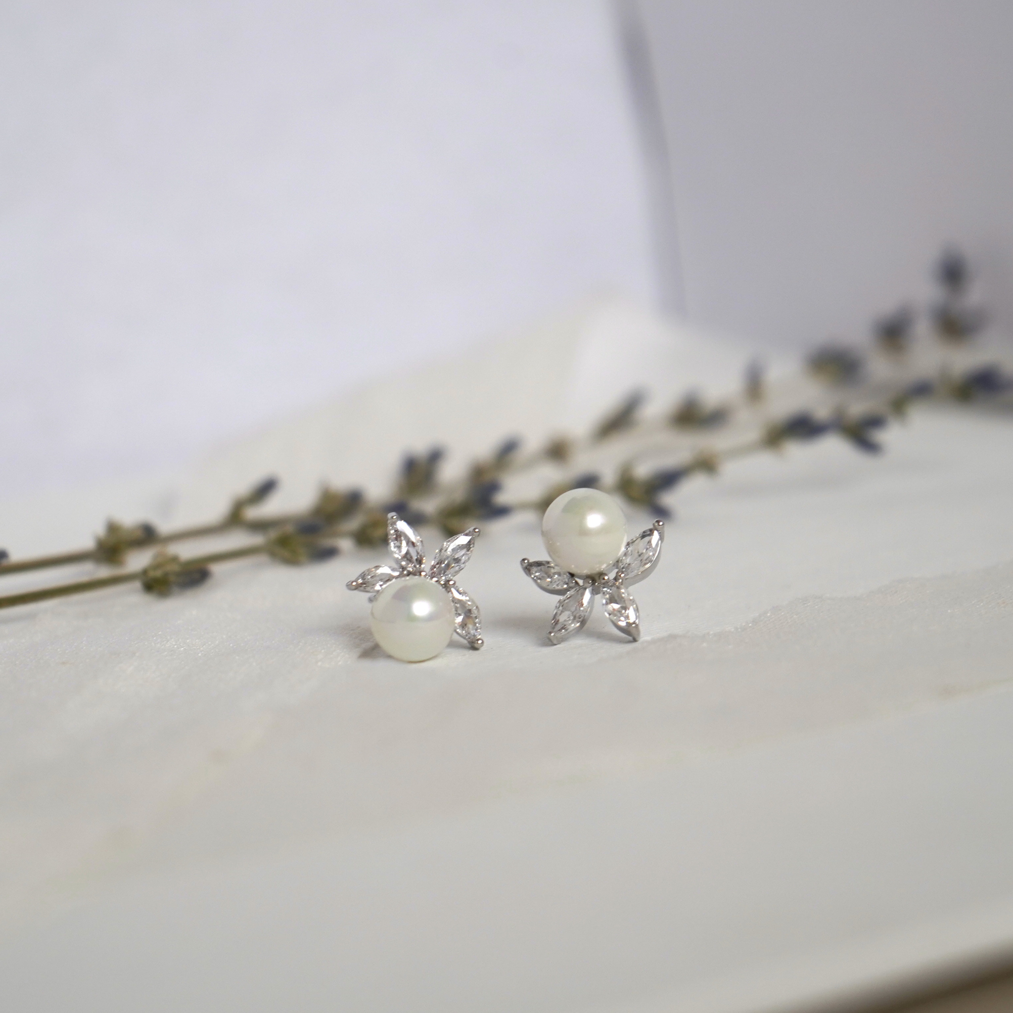 Flower Pearl Stud Earrings