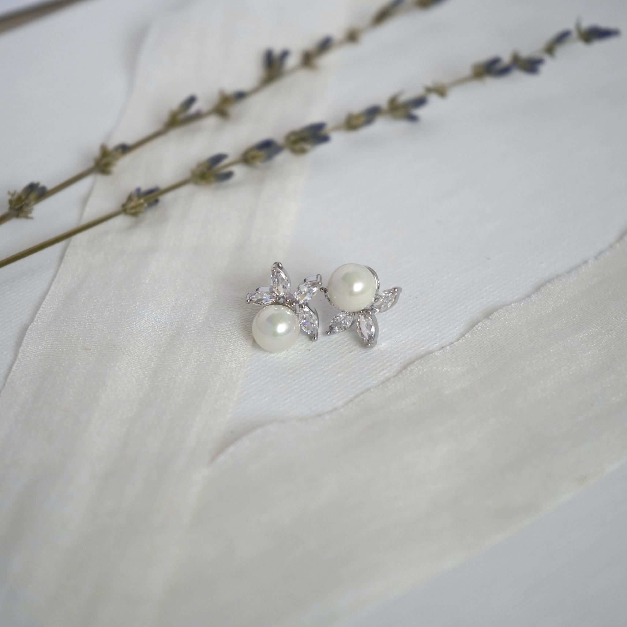 Flower Pearl Stud Earrings