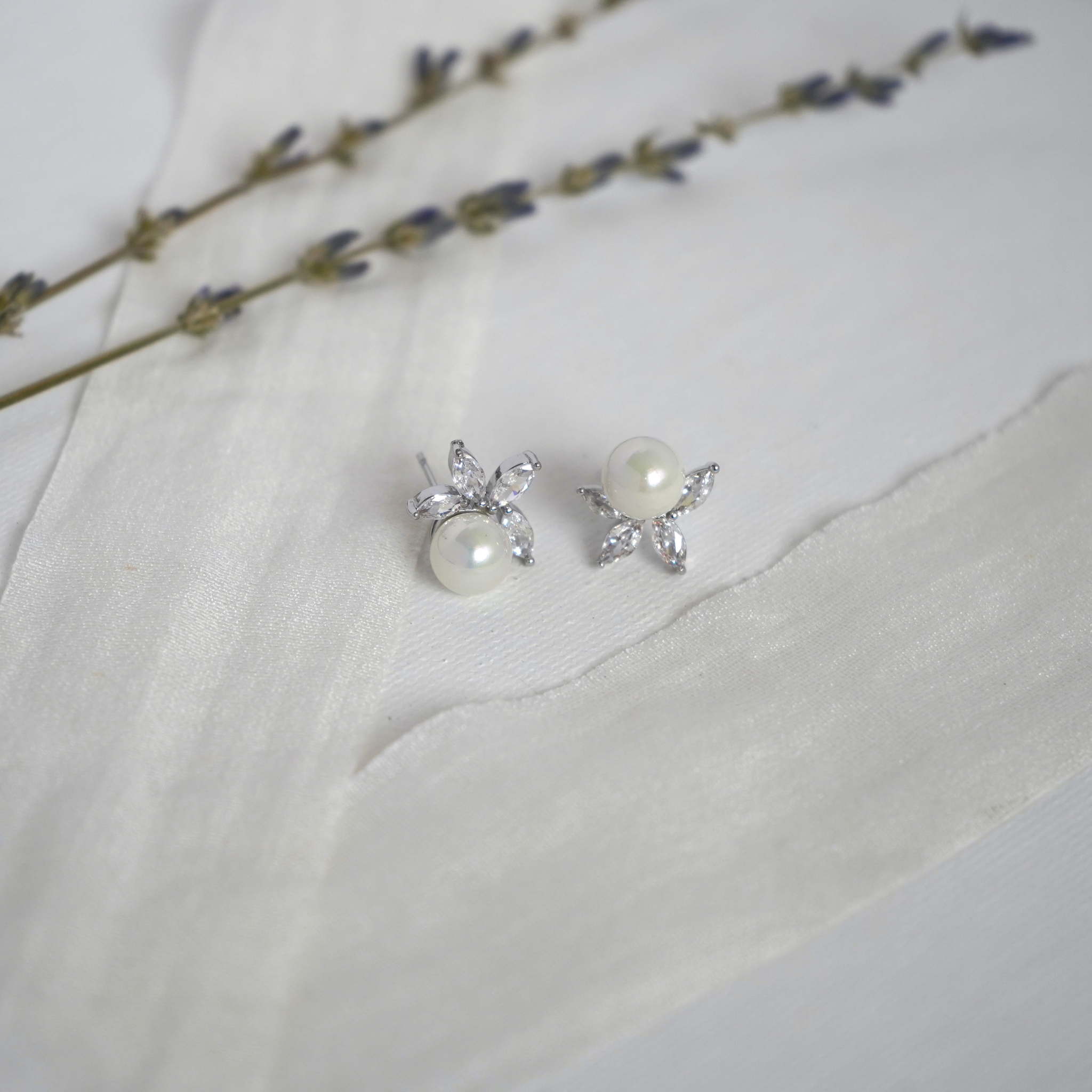 Flower Pearl Stud Earrings
