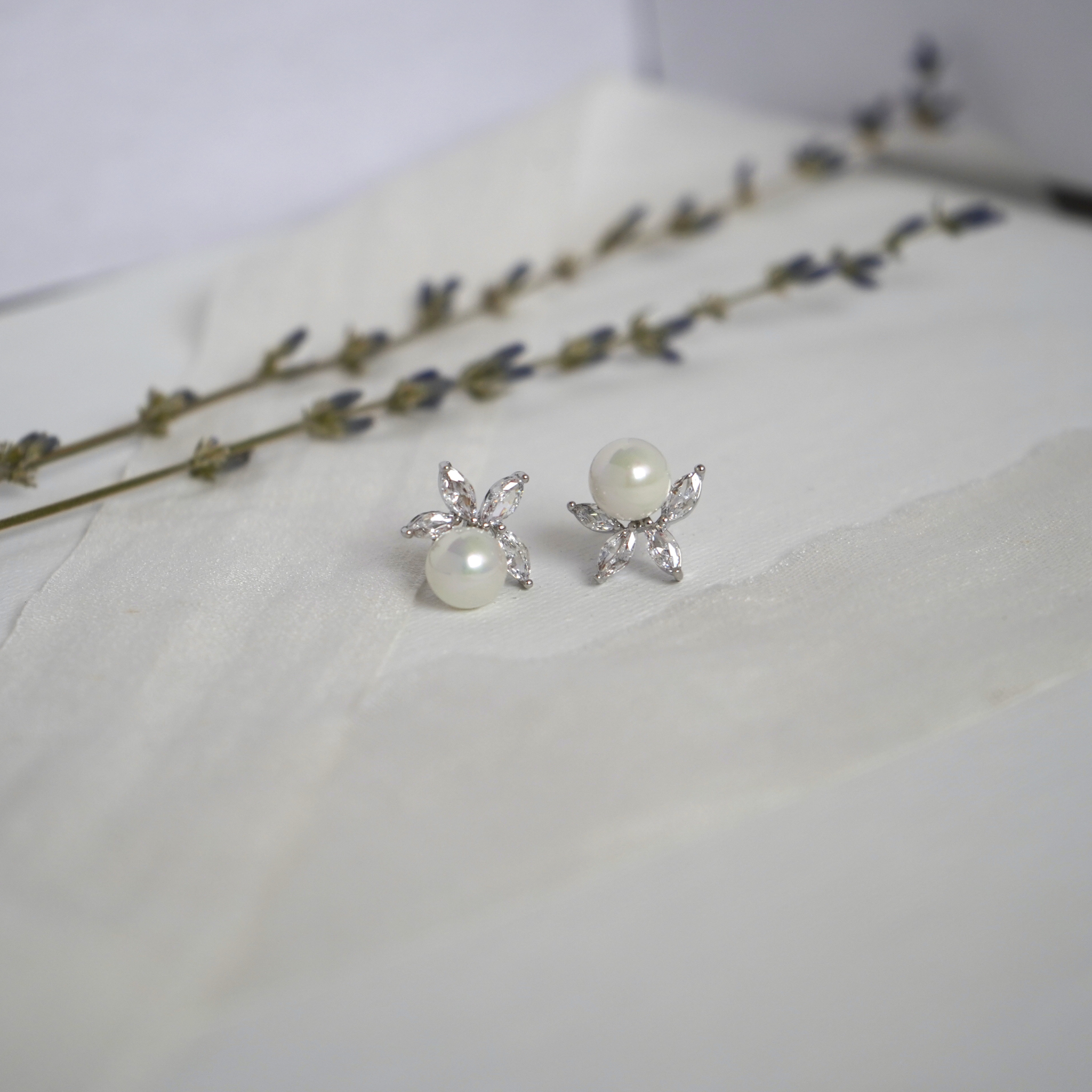 Flower Pearl Stud Earrings