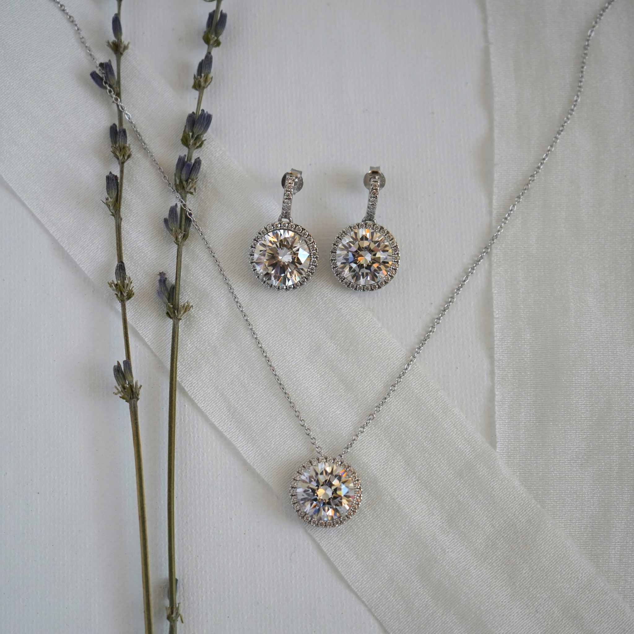 Round Halo Necklace