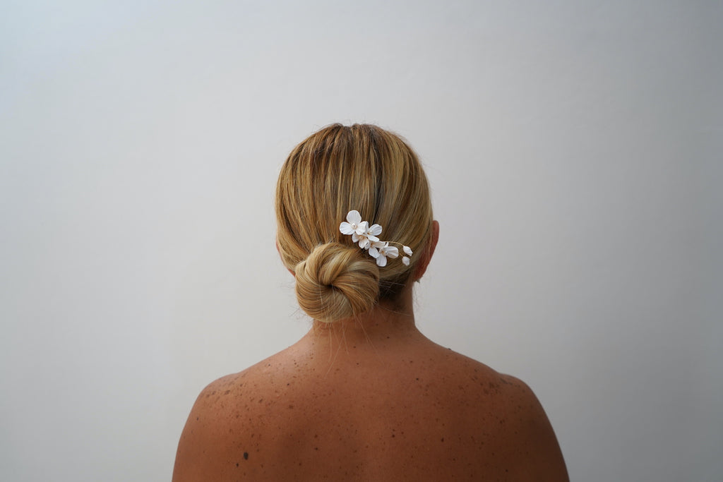 White Flowers and Pearls Comb