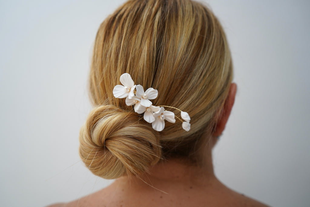 White Flowers and Pearls Comb
