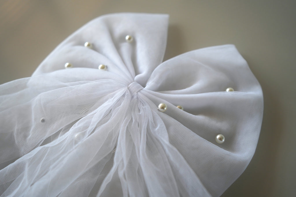 Bow with Pearls Veil