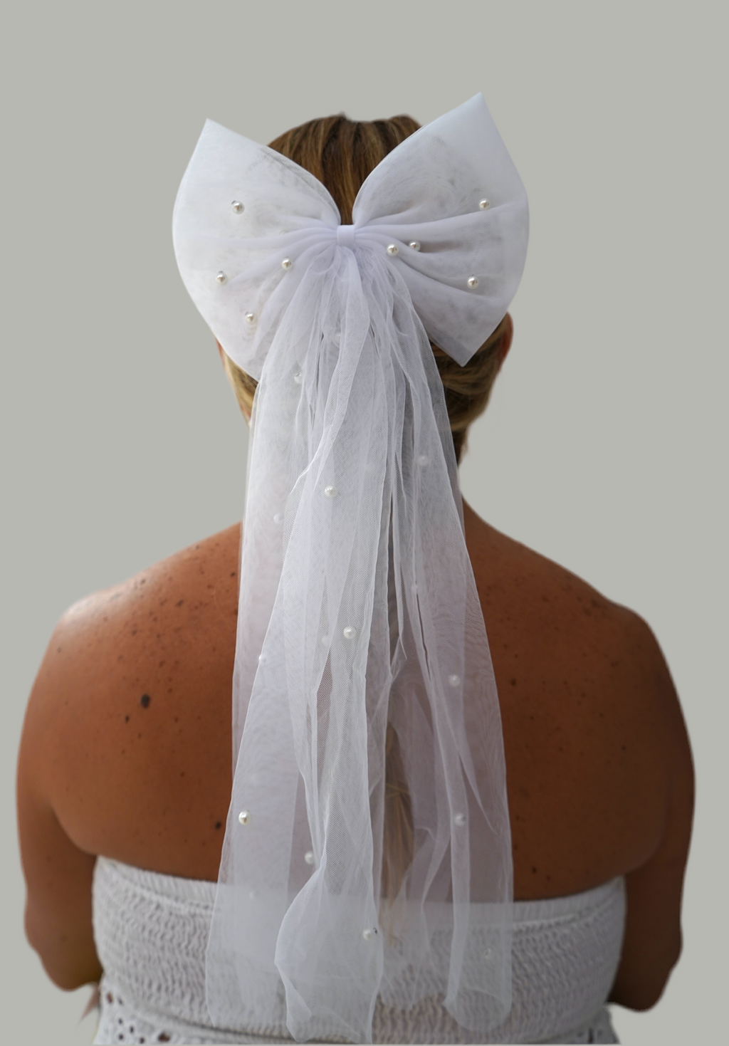 Bow with Pearls Veil