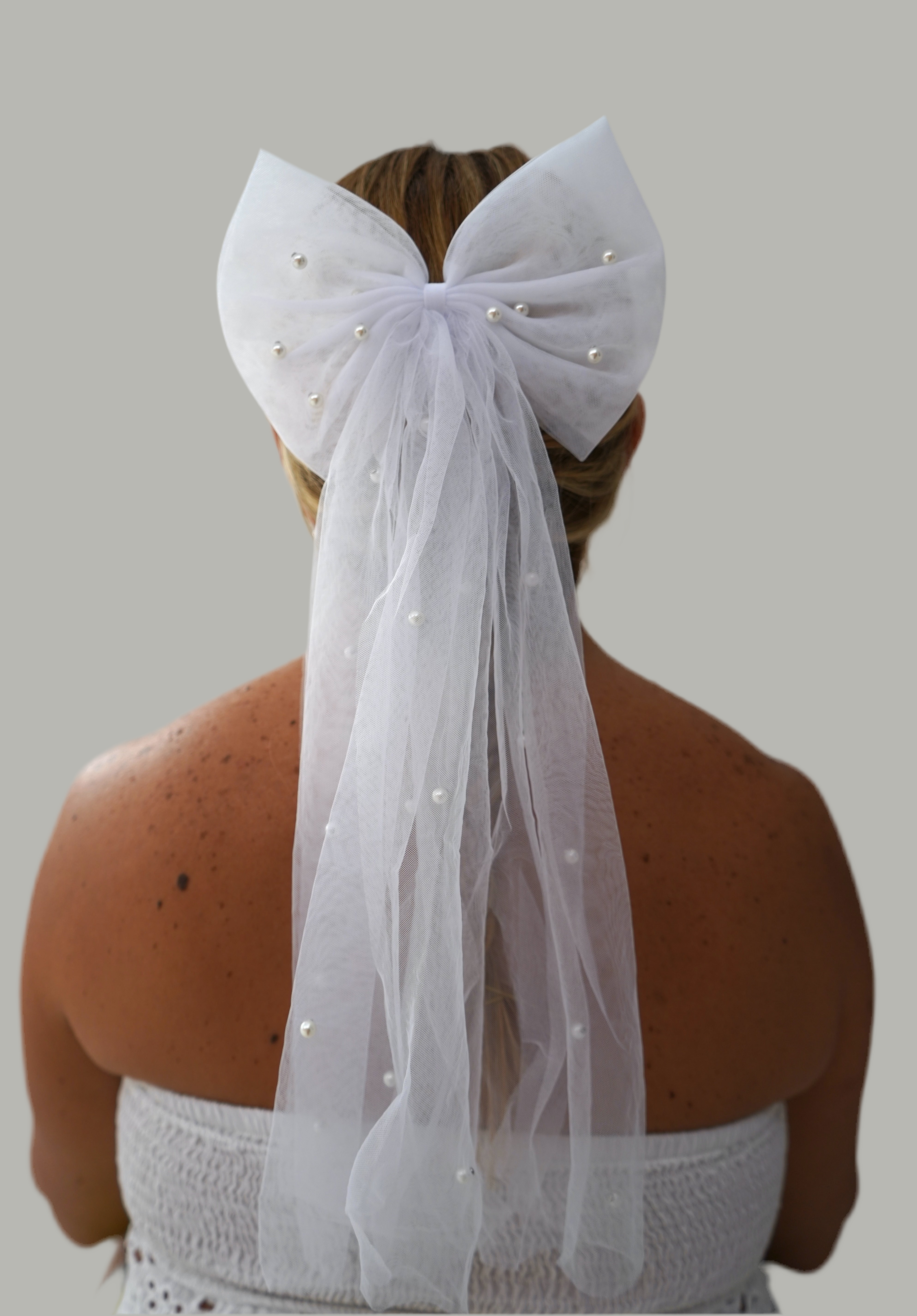 Bow with Pearls Veil